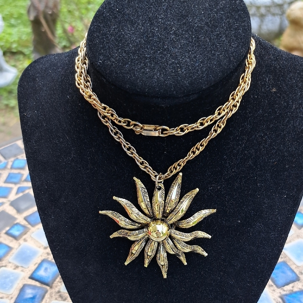 Vintage Radiant Gold Sunburst Necklace